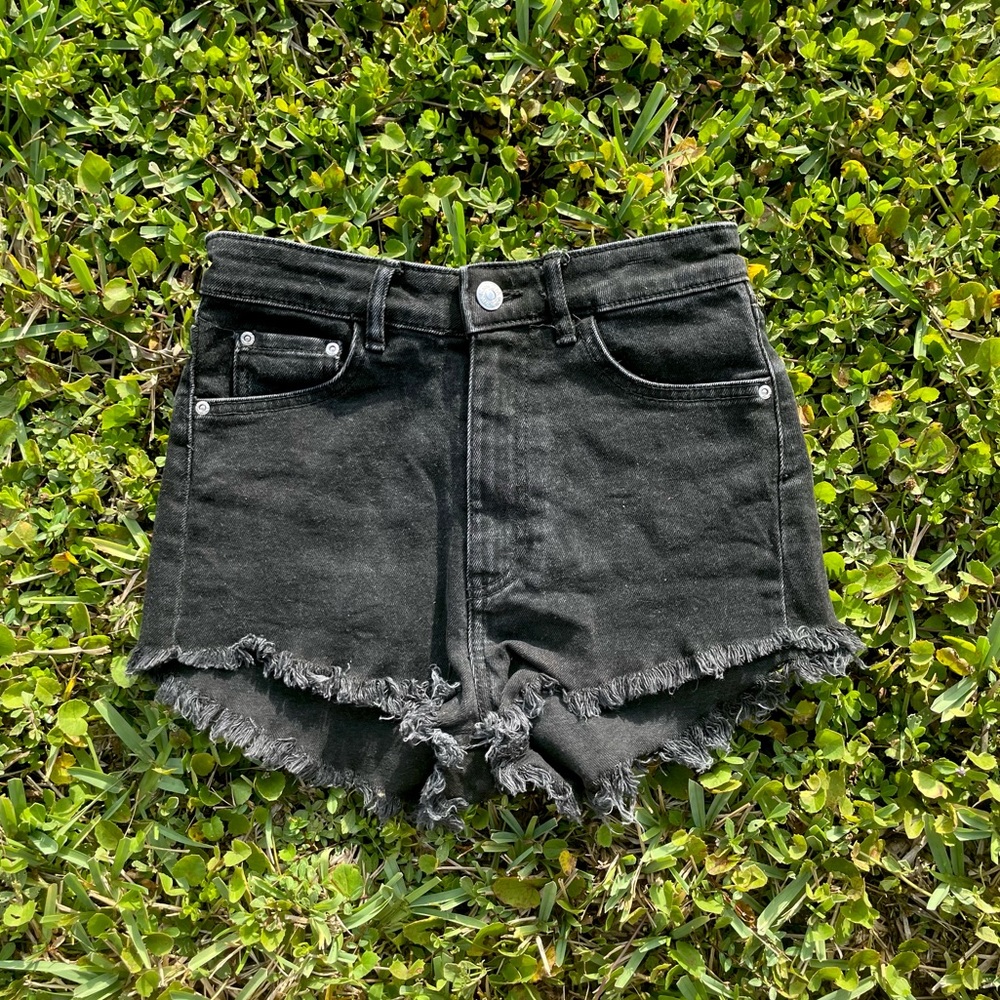 Zara super cute black denim shorts ✨